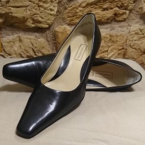 Classy Nordstrom Matte Black Leather Kitten Heels
